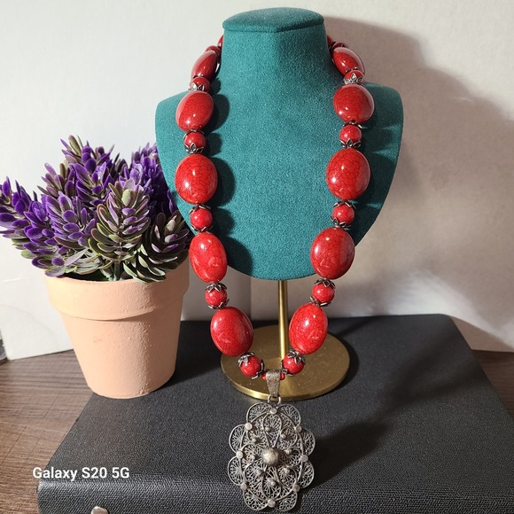 Red Beaded Statement Necklace Floral Pendant Silver Tone Bohemian Jewelry NWOT‎ - Picture 3 of 6